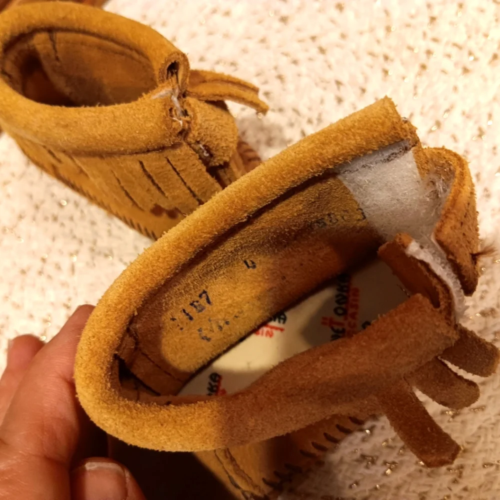 Minnetonka Moccasins Infant/Toddler Back Flap Bootie Brown Suede Size 4